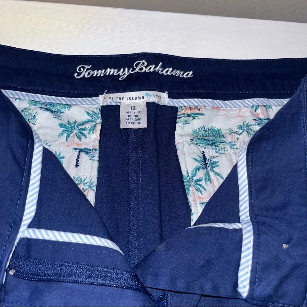 NWOT Woman’s Tommy Bahama 5” Shorts
Size 12 - Picture 7 of 8